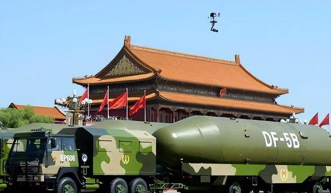 太炸裂!央视突然公布东风-5洲际导弹参数网友：40多年前这水